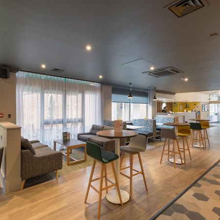 Holiday Inn Swindon By Ihg Bagian luar foto