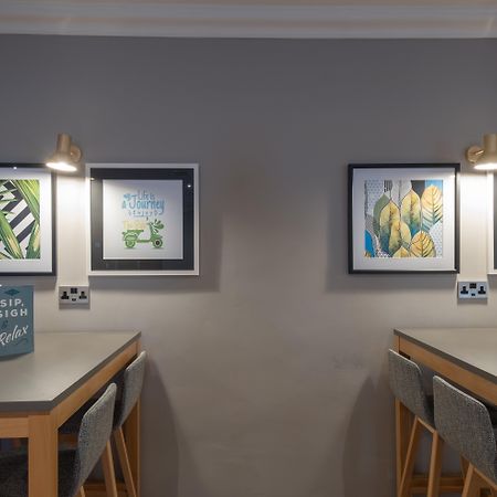 Holiday Inn Swindon By Ihg Bagian luar foto