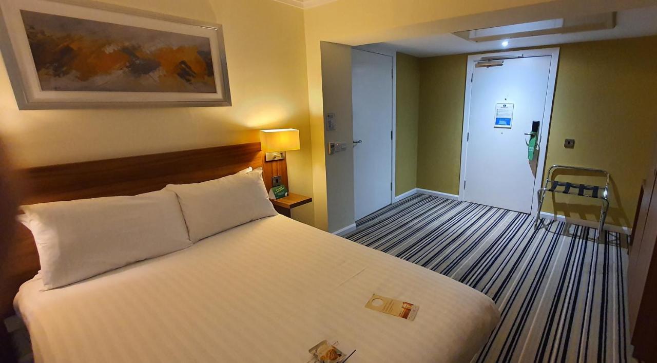 Holiday Inn Swindon By Ihg Bagian luar foto