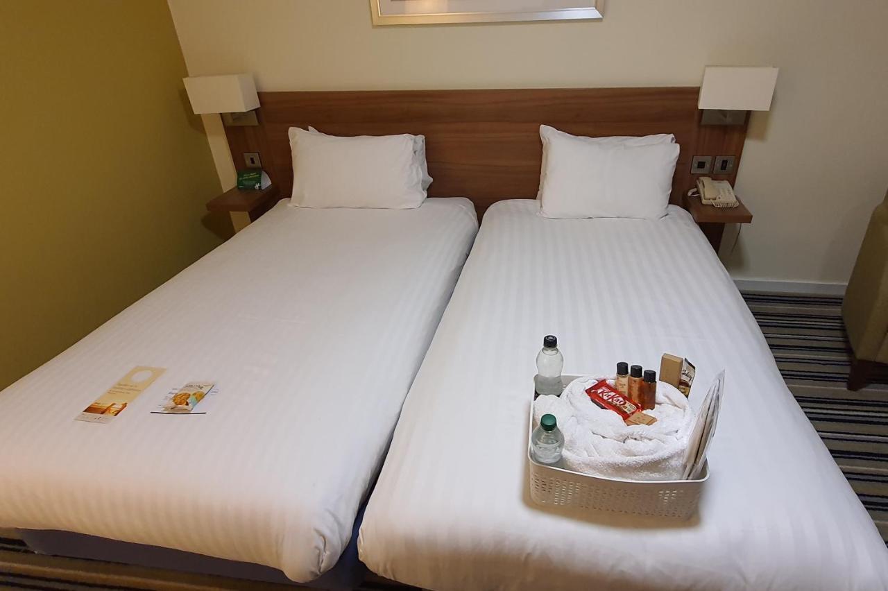 Holiday Inn Swindon By Ihg Bagian luar foto