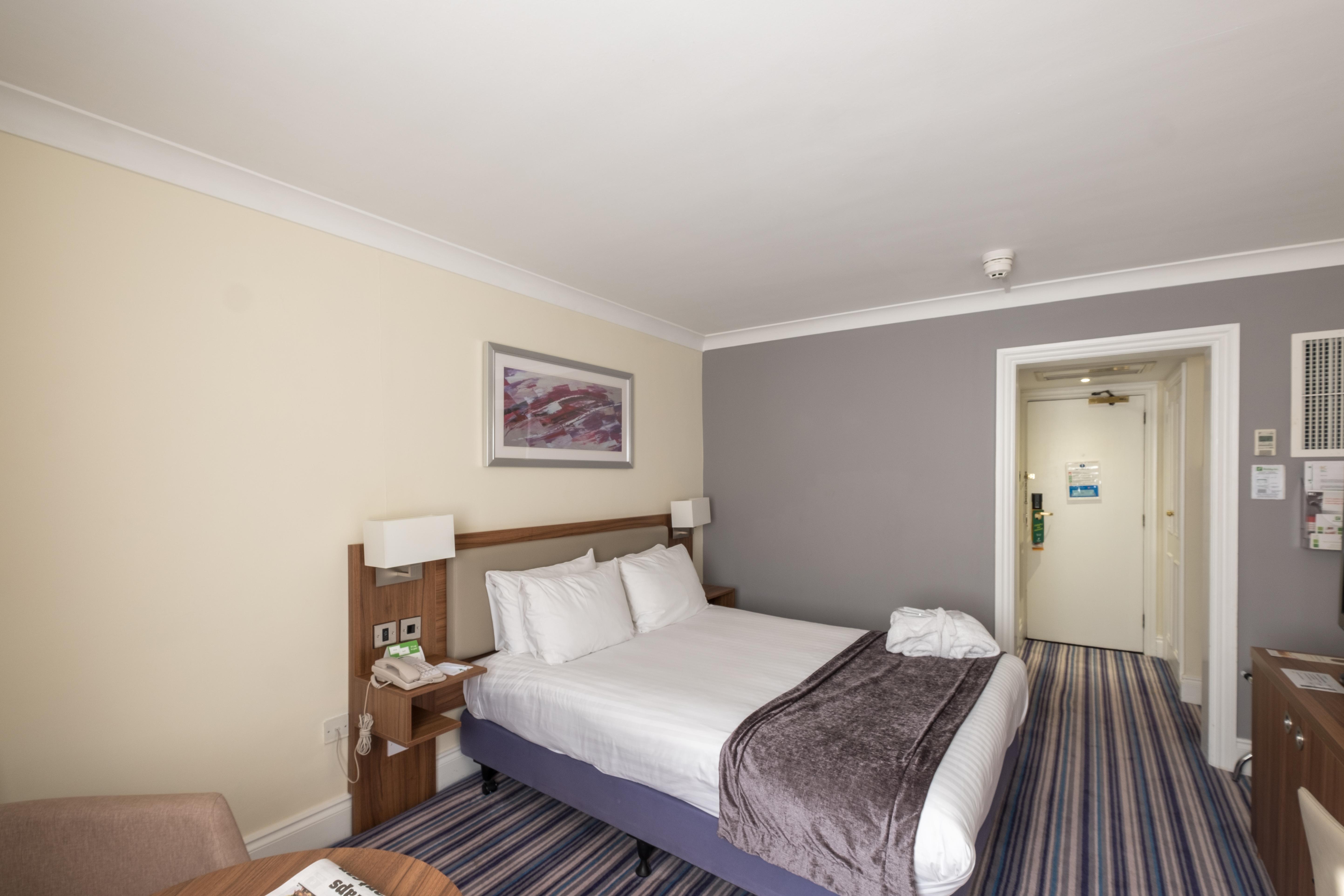 Holiday Inn Swindon By Ihg Bagian luar foto