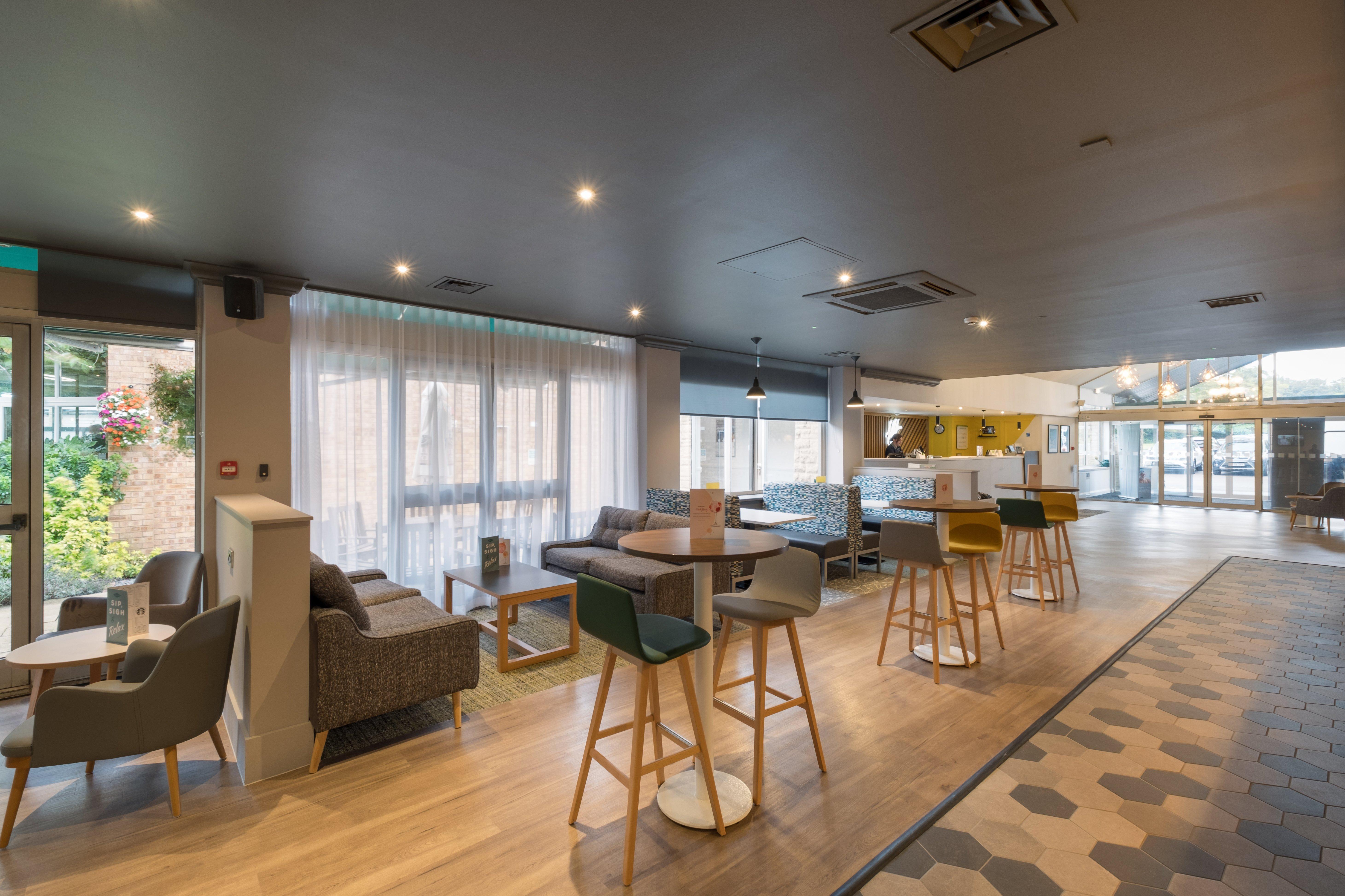 Holiday Inn Swindon By Ihg Bagian luar foto