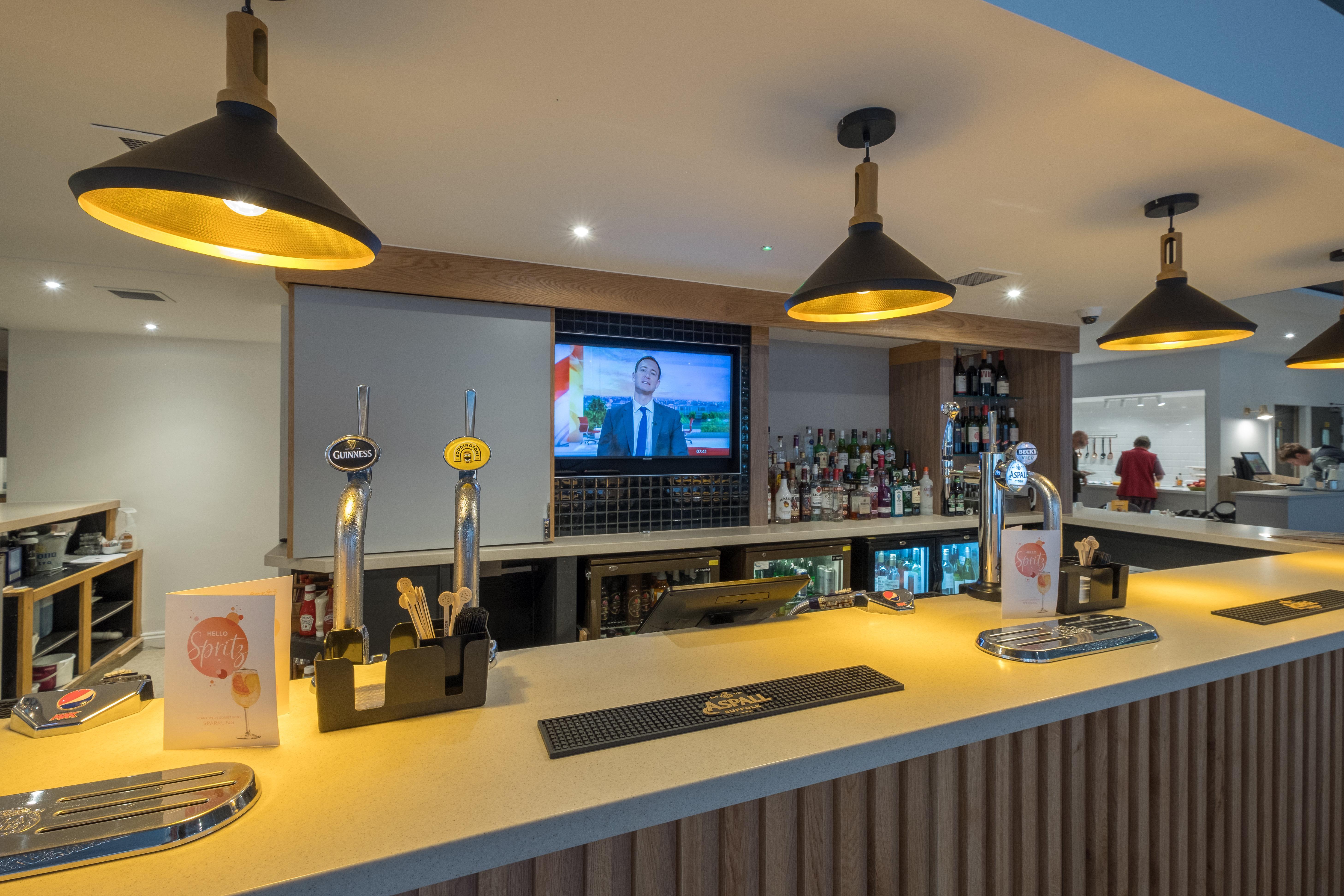 Holiday Inn Swindon By Ihg Bagian luar foto