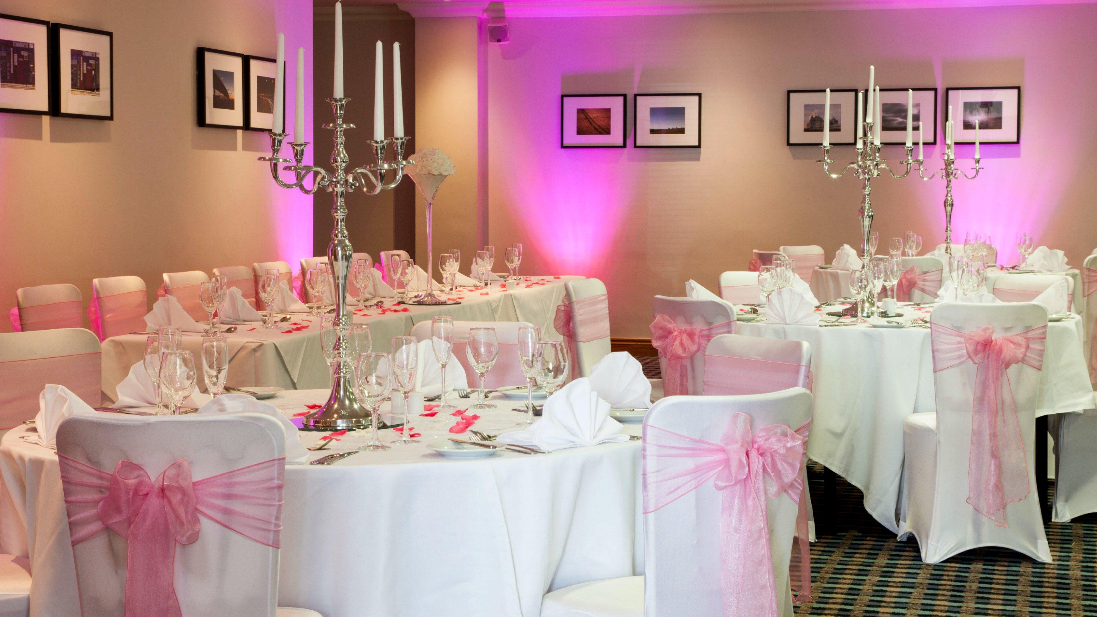 Holiday Inn Swindon By Ihg Bagian luar foto