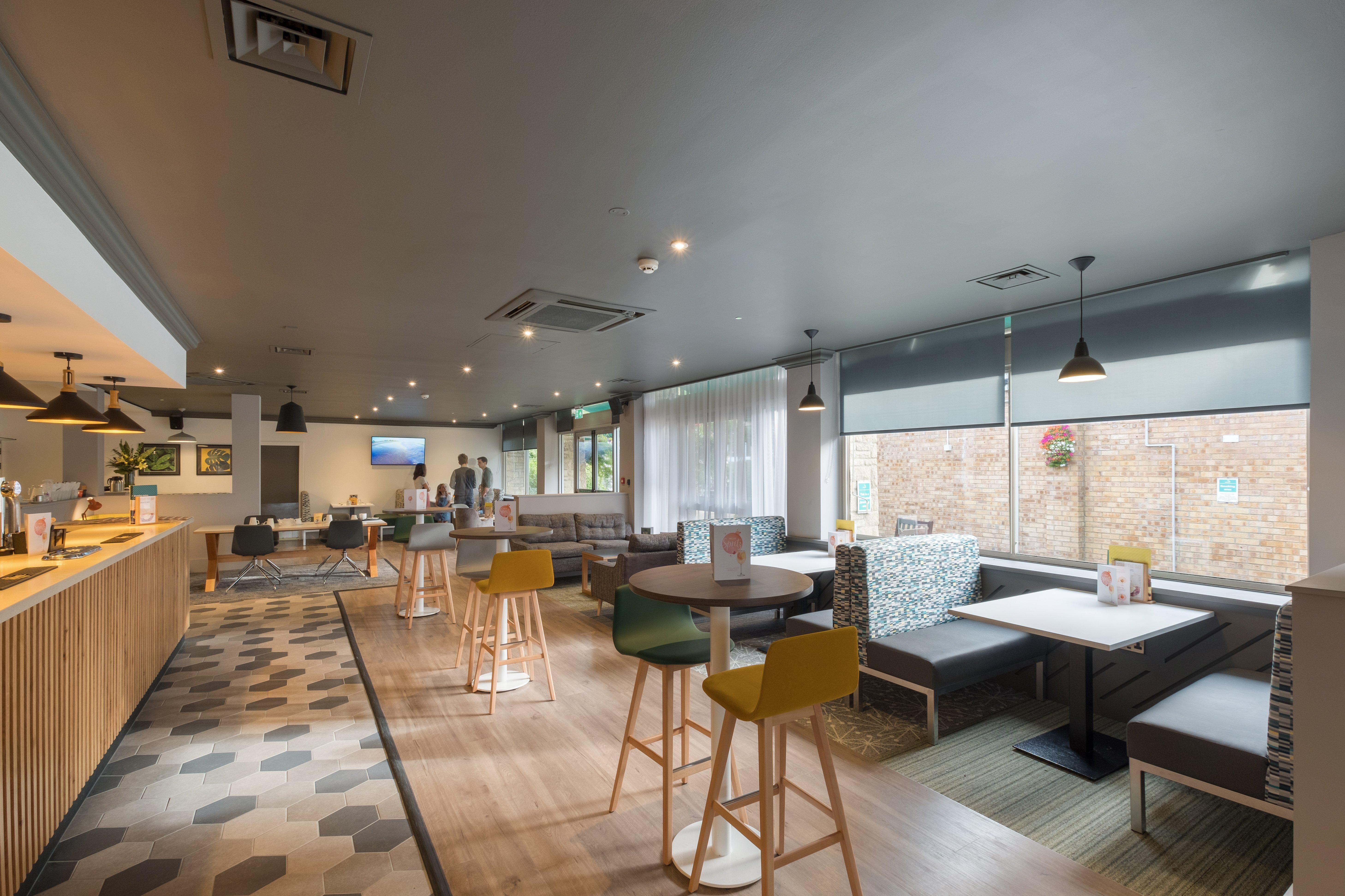 Holiday Inn Swindon By Ihg Bagian luar foto