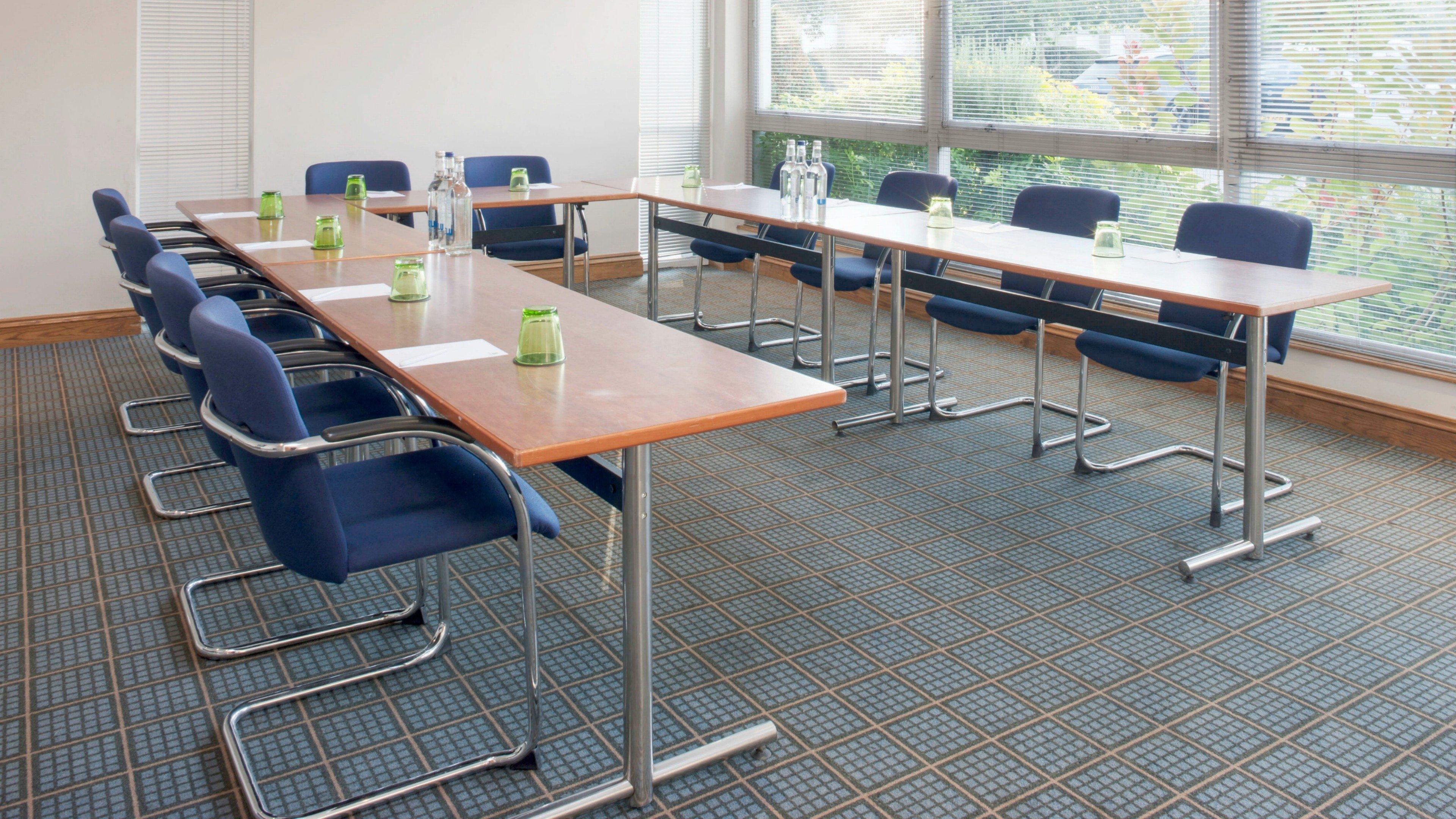 Holiday Inn Swindon By Ihg Bagian luar foto