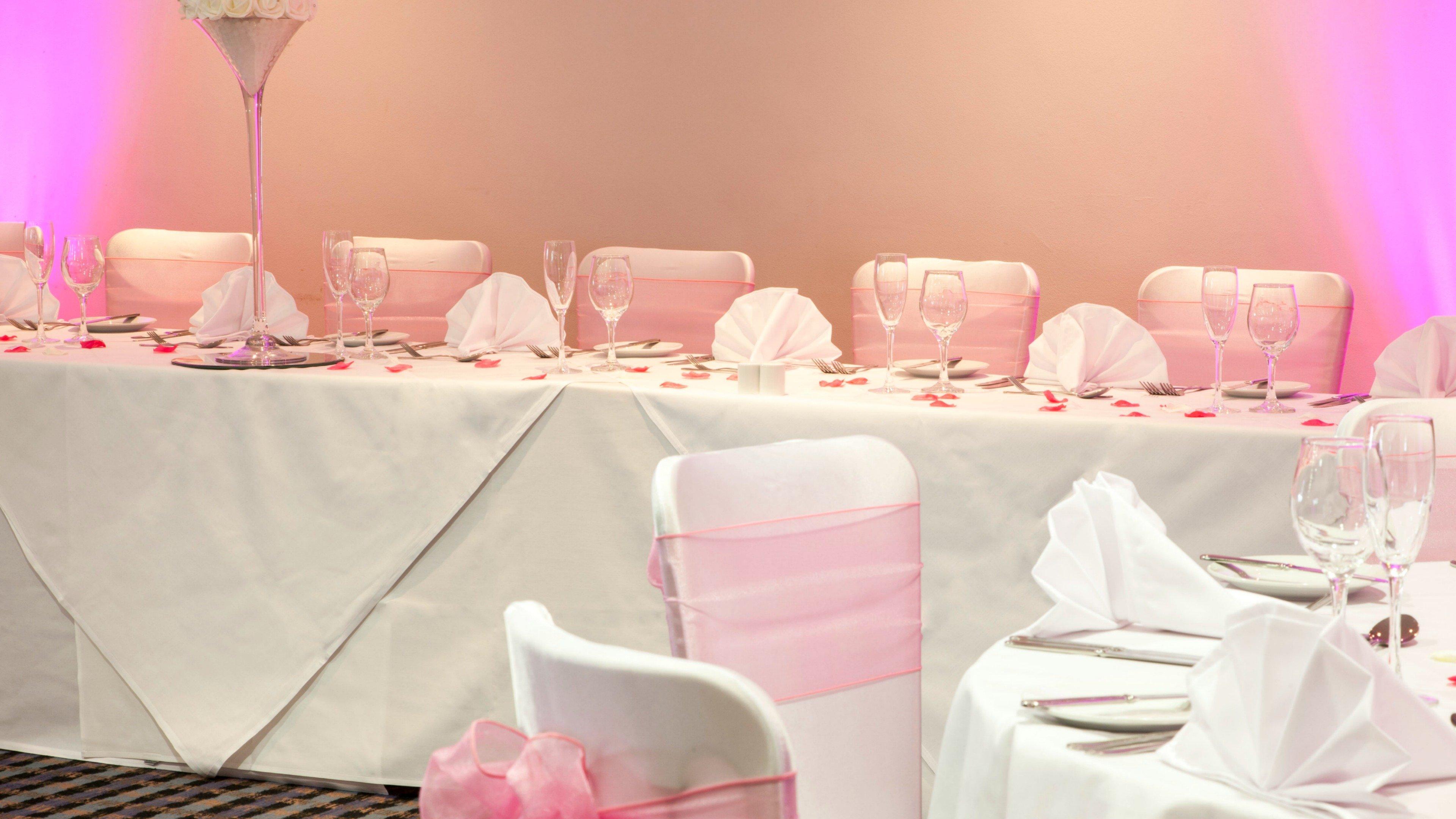 Holiday Inn Swindon By Ihg Bagian luar foto