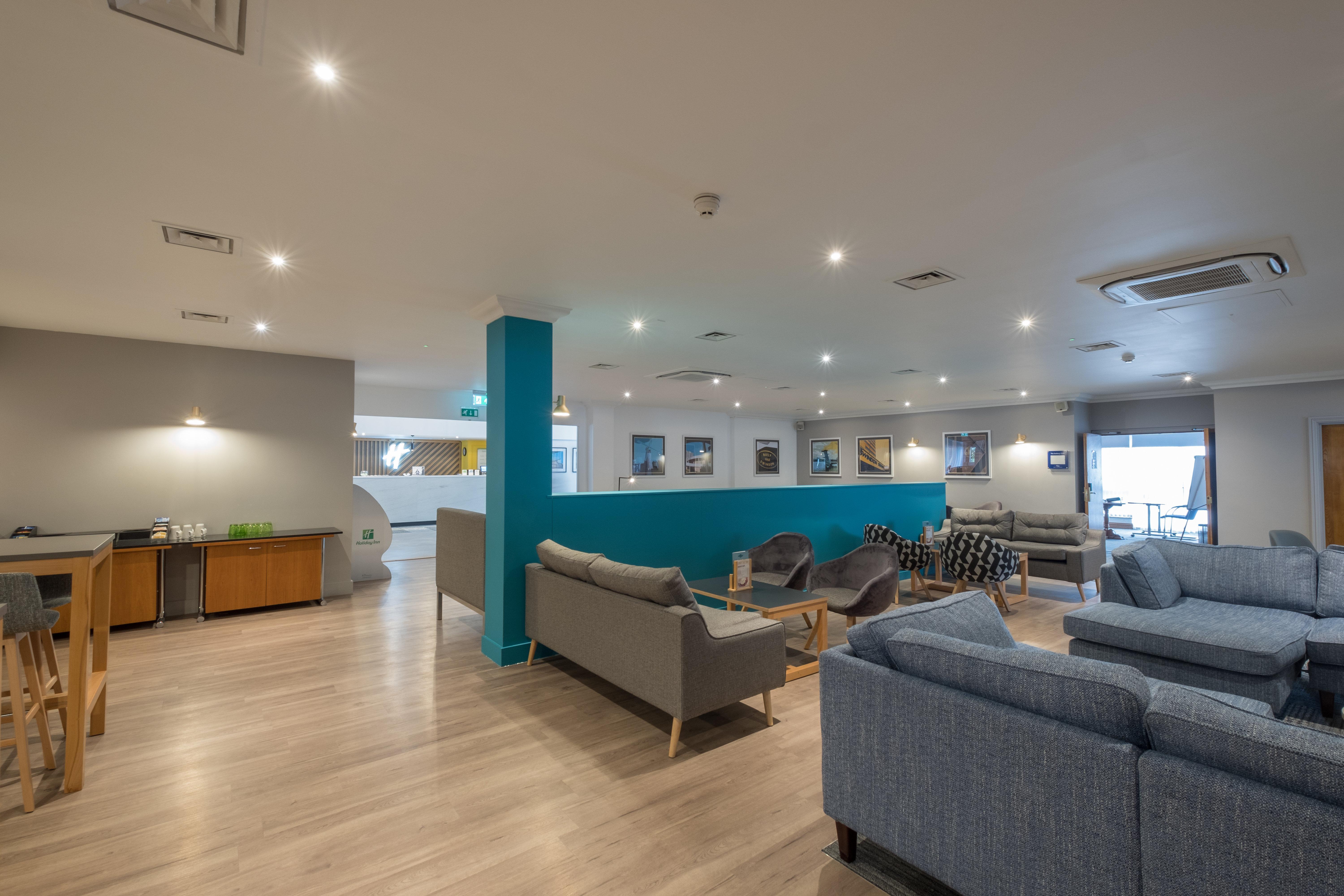 Holiday Inn Swindon By Ihg Bagian luar foto