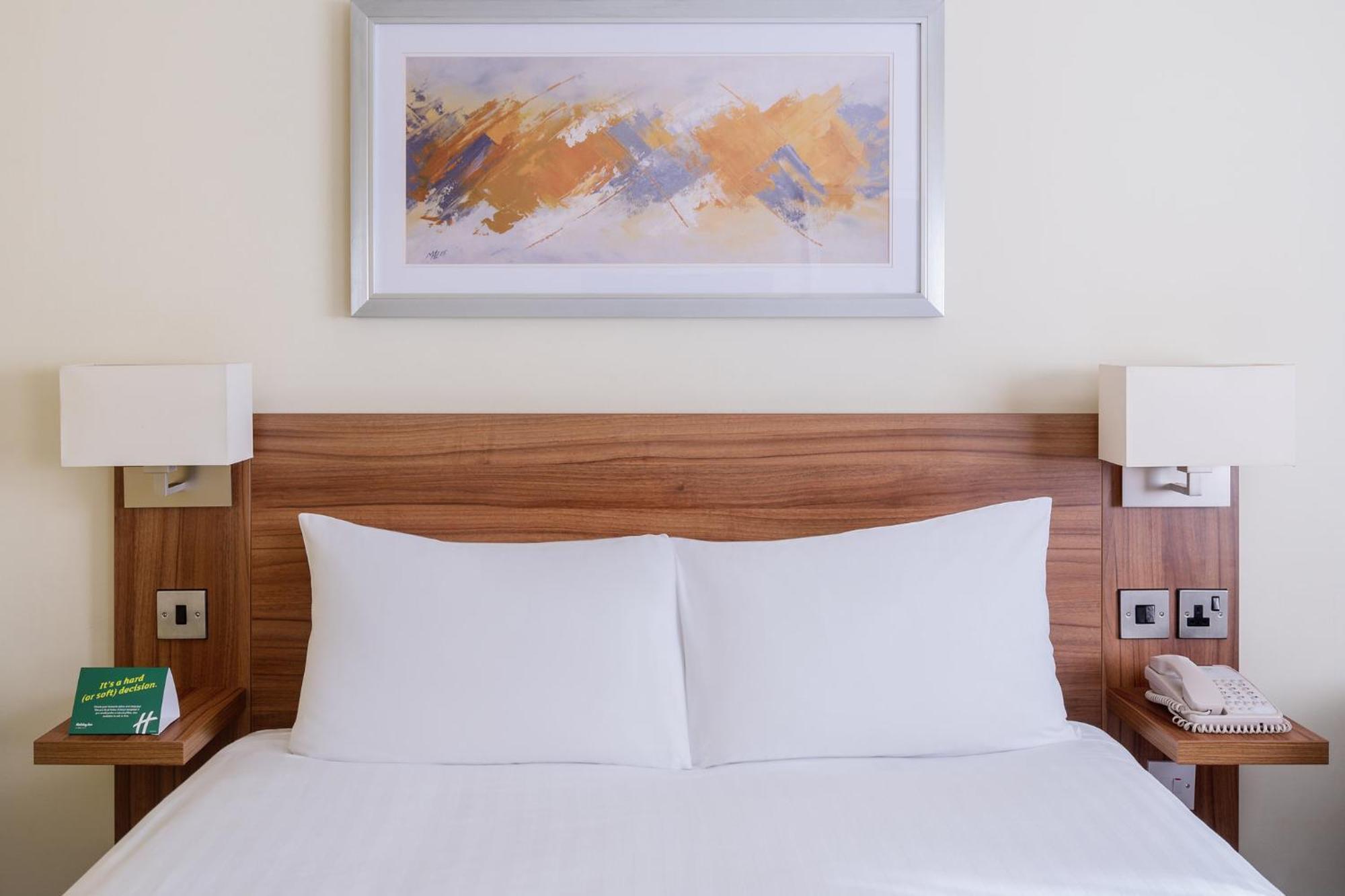 Holiday Inn Swindon By Ihg Bagian luar foto