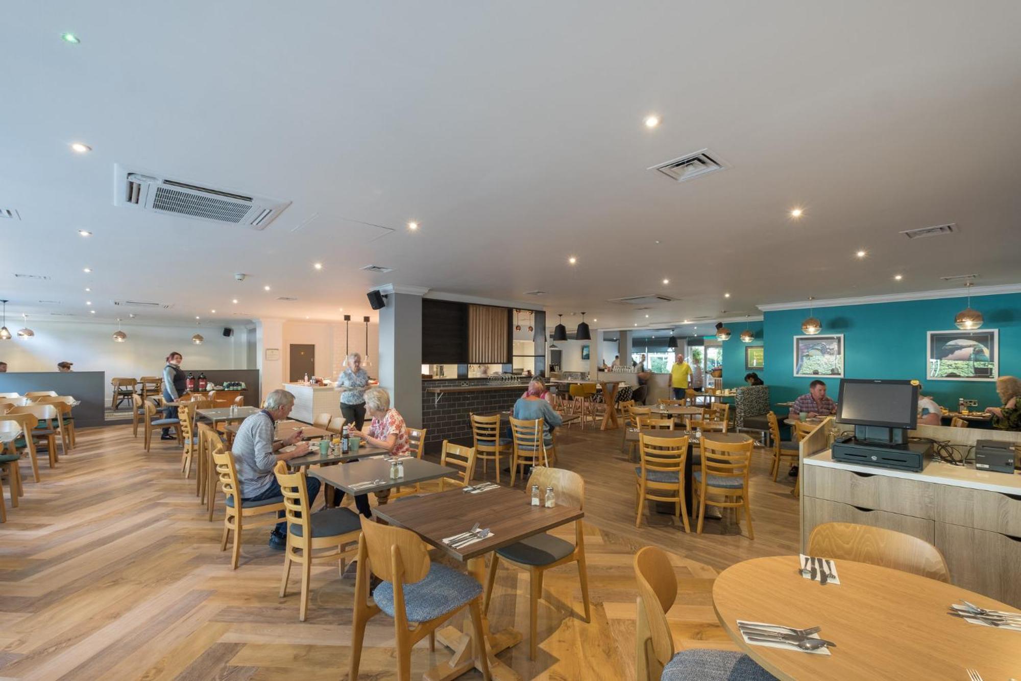 Holiday Inn Swindon By Ihg Bagian luar foto