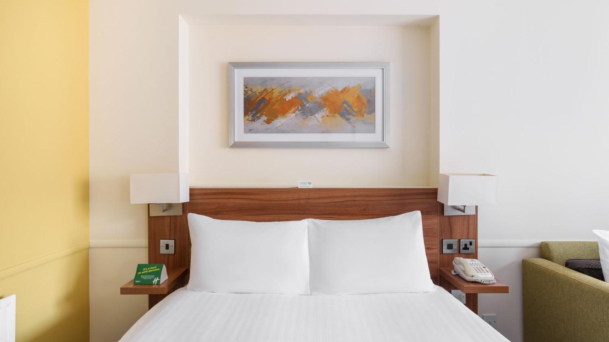 Holiday Inn Swindon By Ihg Bagian luar foto