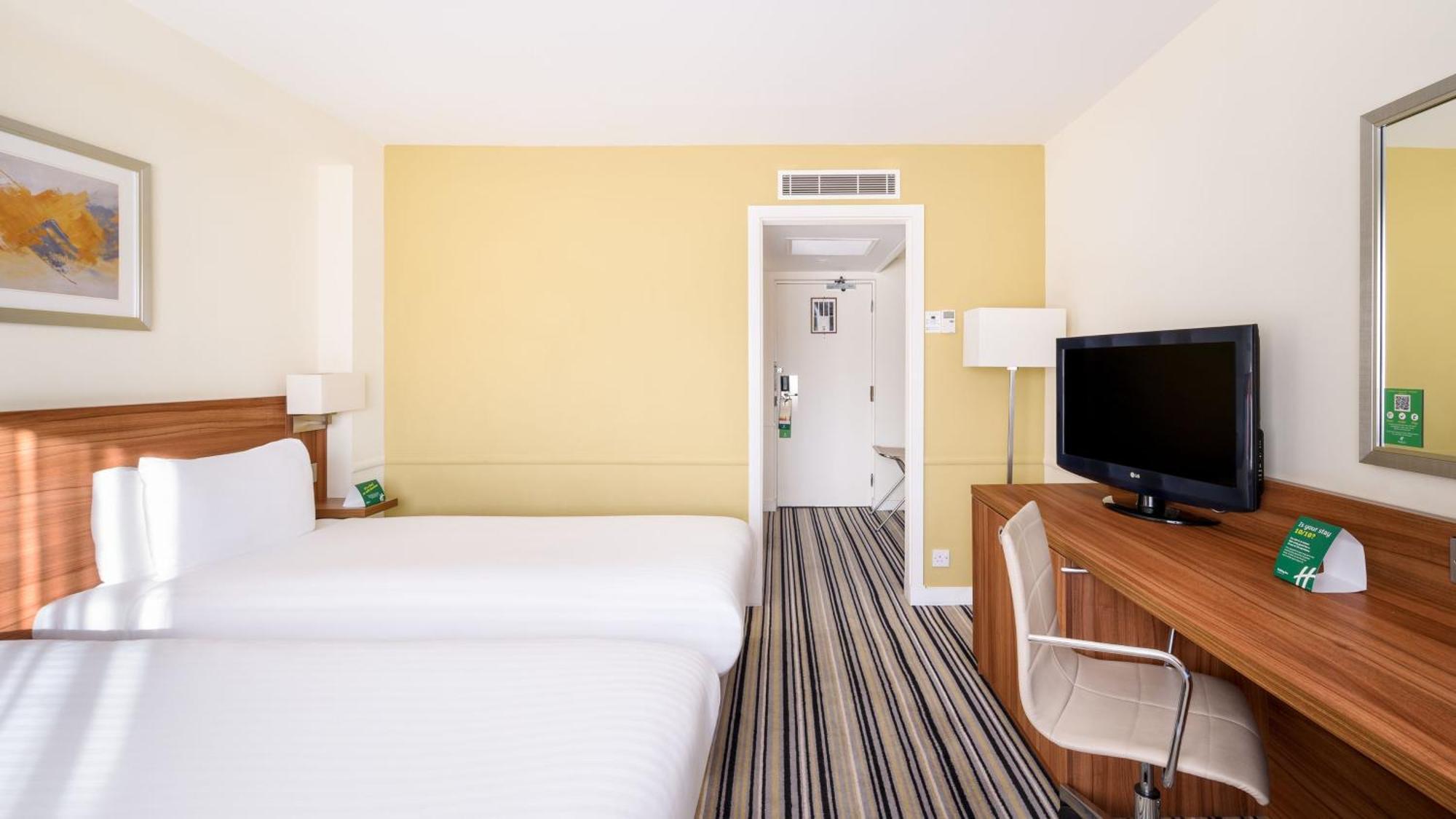 Holiday Inn Swindon By Ihg Bagian luar foto