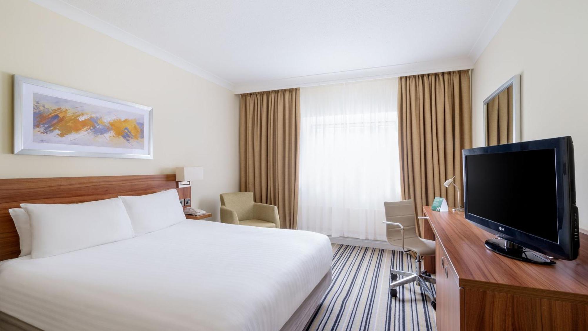 Holiday Inn Swindon By Ihg Bagian luar foto