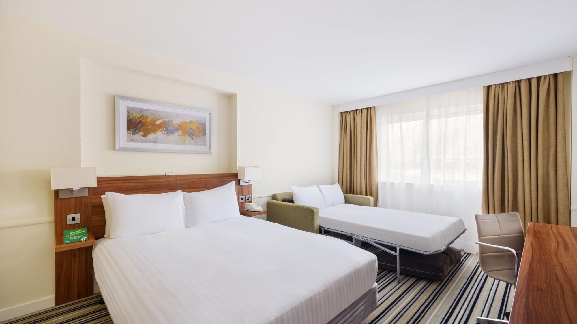 Holiday Inn Swindon By Ihg Bagian luar foto