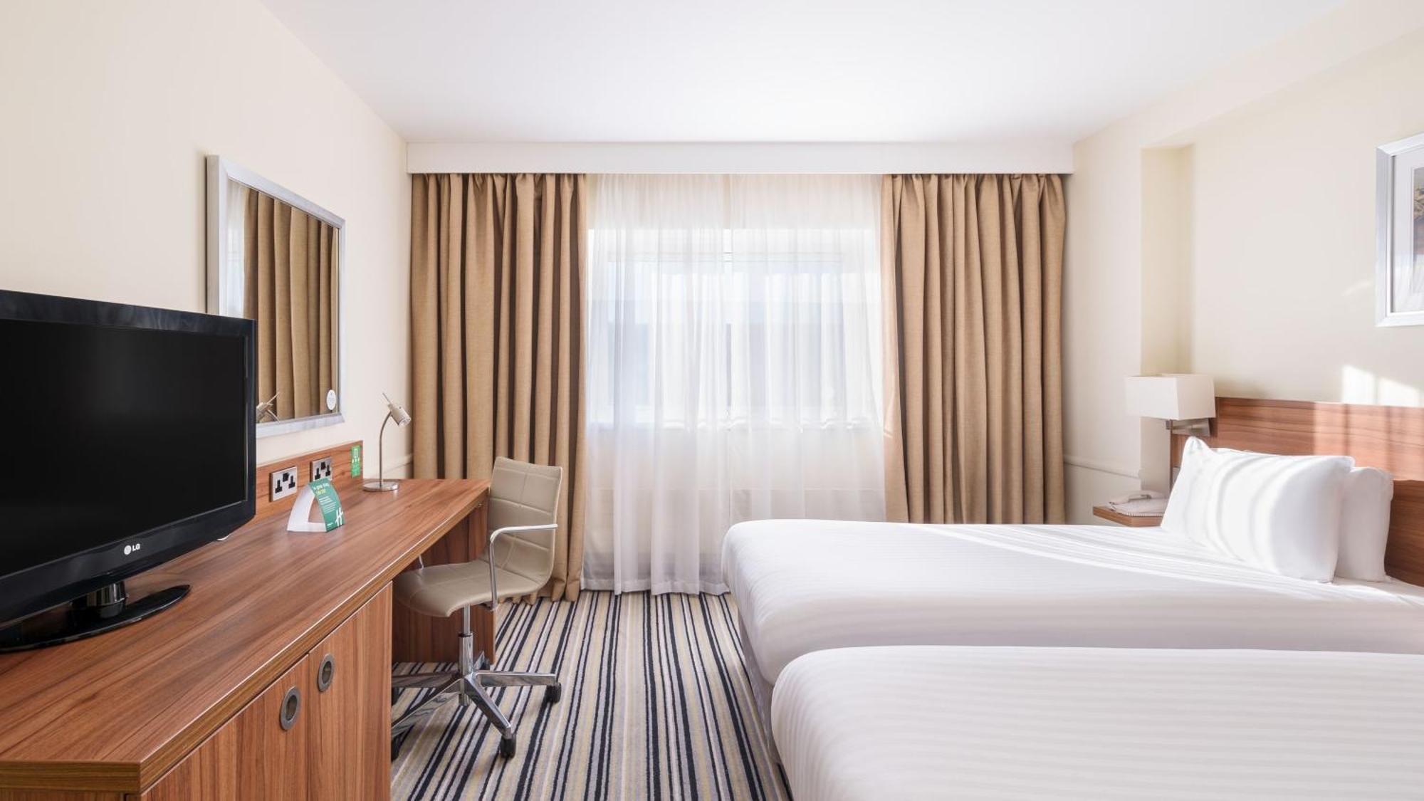 Holiday Inn Swindon By Ihg Bagian luar foto