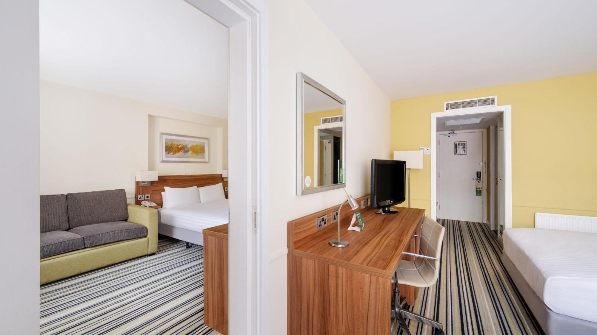 Holiday Inn Swindon By Ihg Bagian luar foto