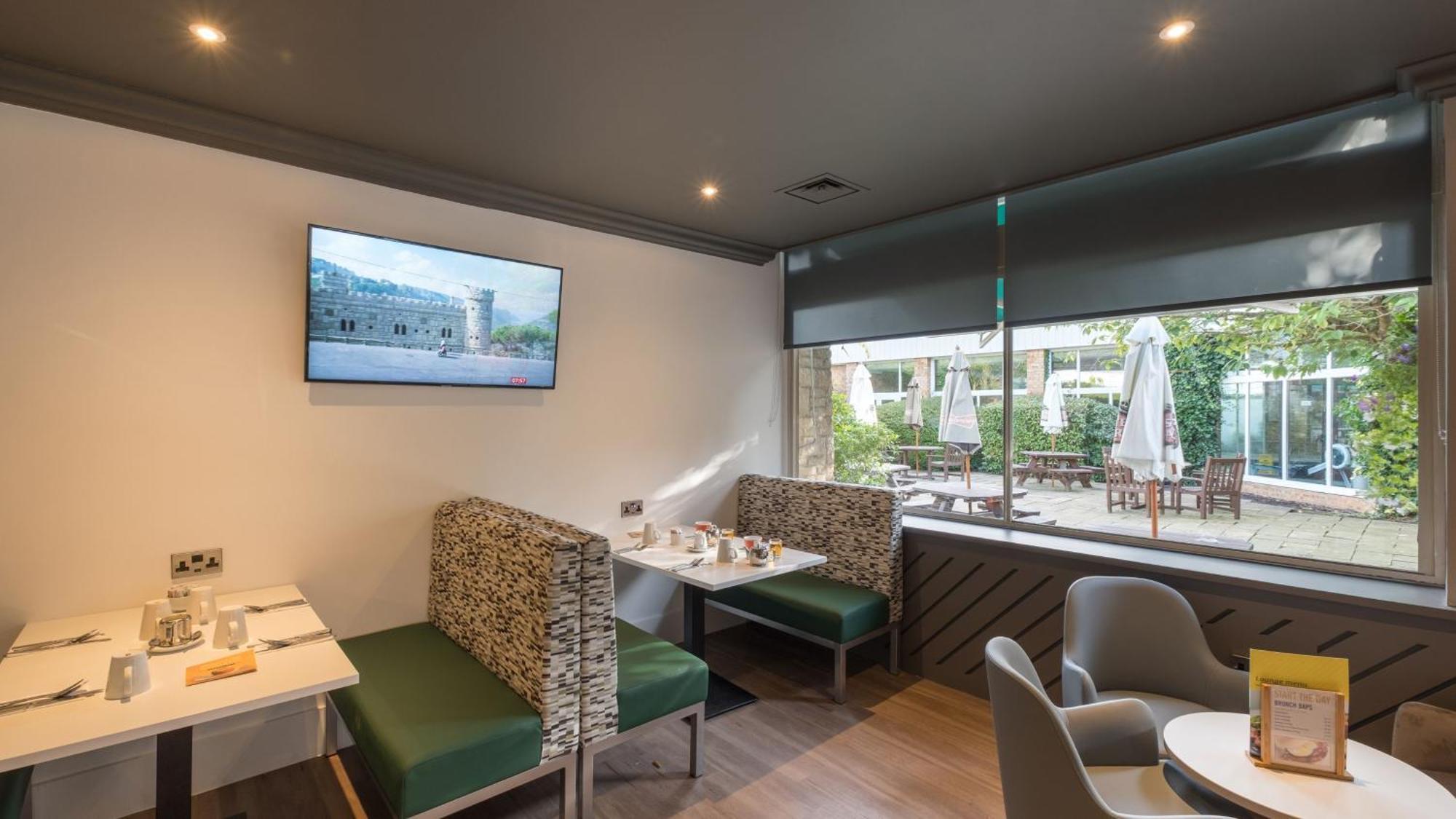 Holiday Inn Swindon By Ihg Bagian luar foto