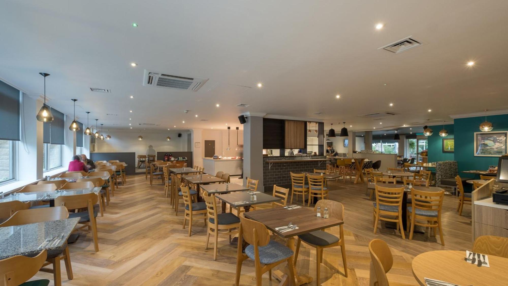 Holiday Inn Swindon By Ihg Bagian luar foto