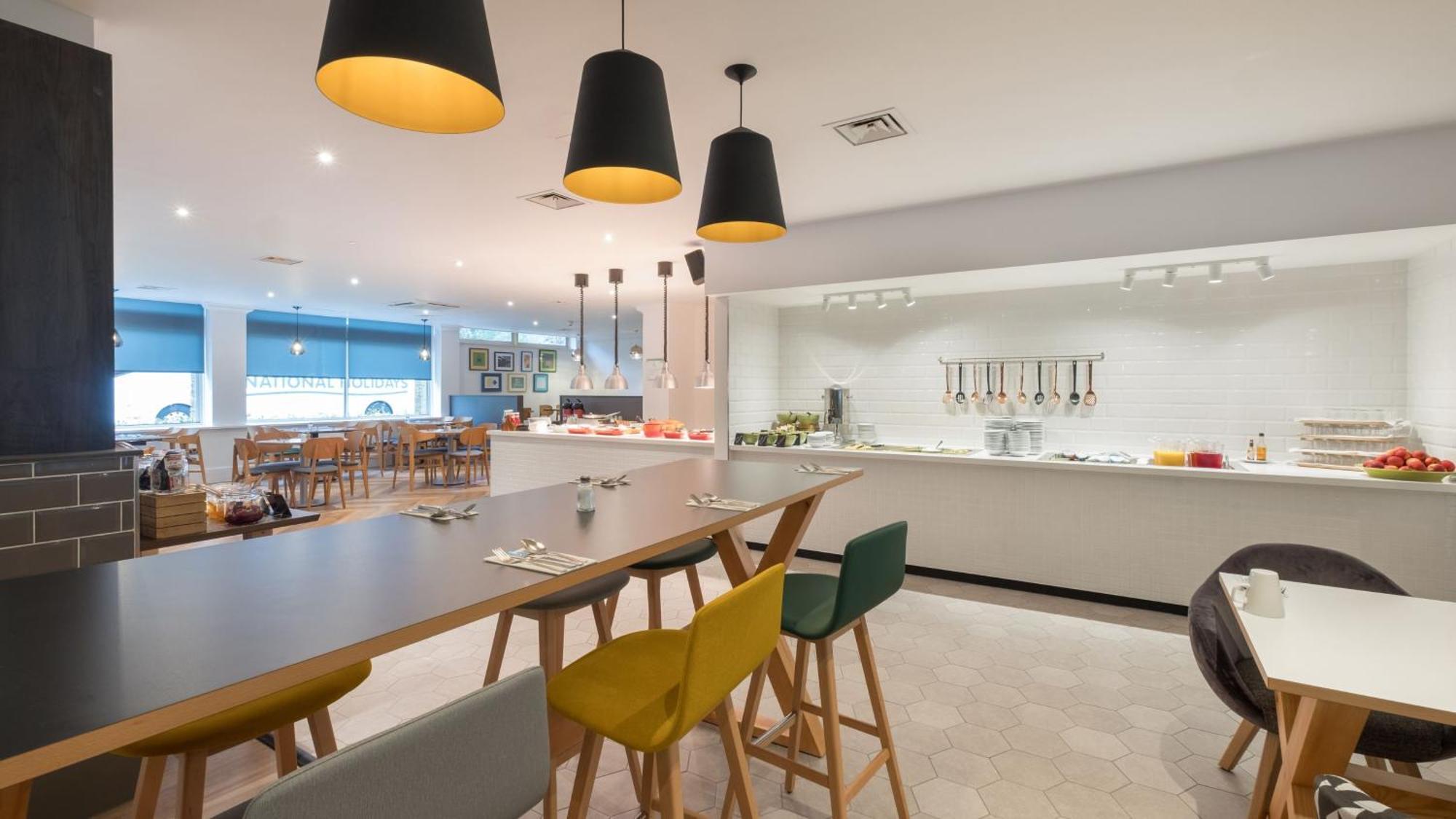 Holiday Inn Swindon By Ihg Bagian luar foto