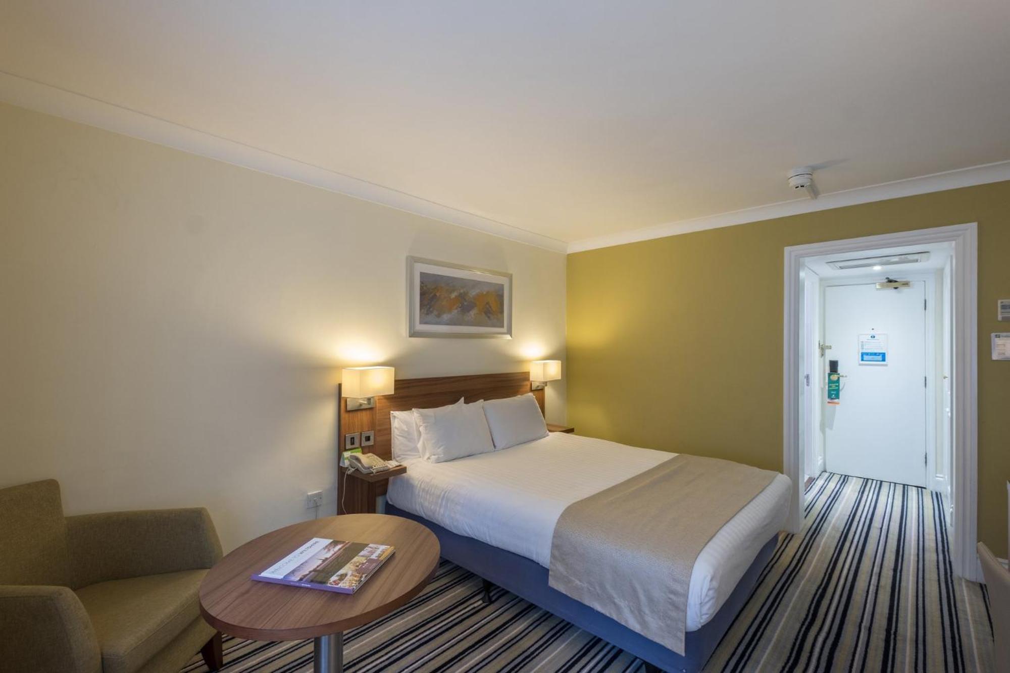 Holiday Inn Swindon By Ihg Bagian luar foto