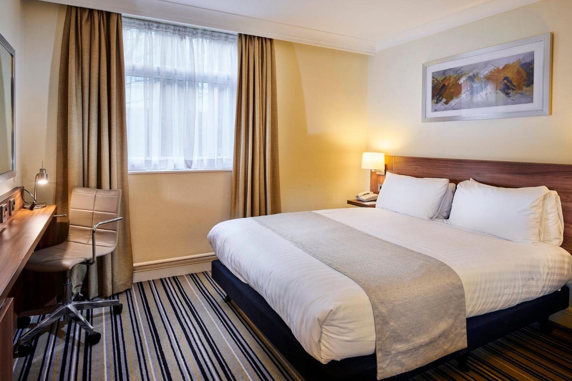 Holiday Inn Swindon By Ihg Bagian luar foto