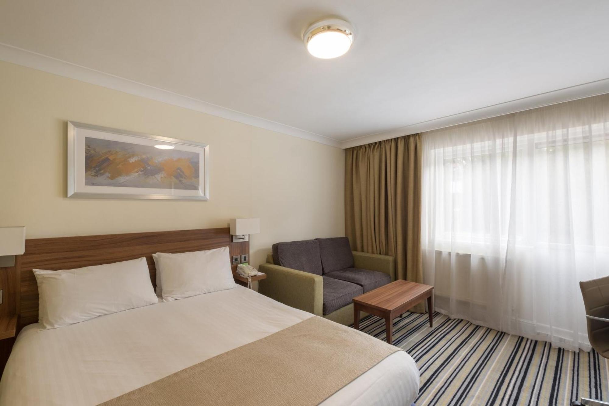 Holiday Inn Swindon By Ihg Bagian luar foto