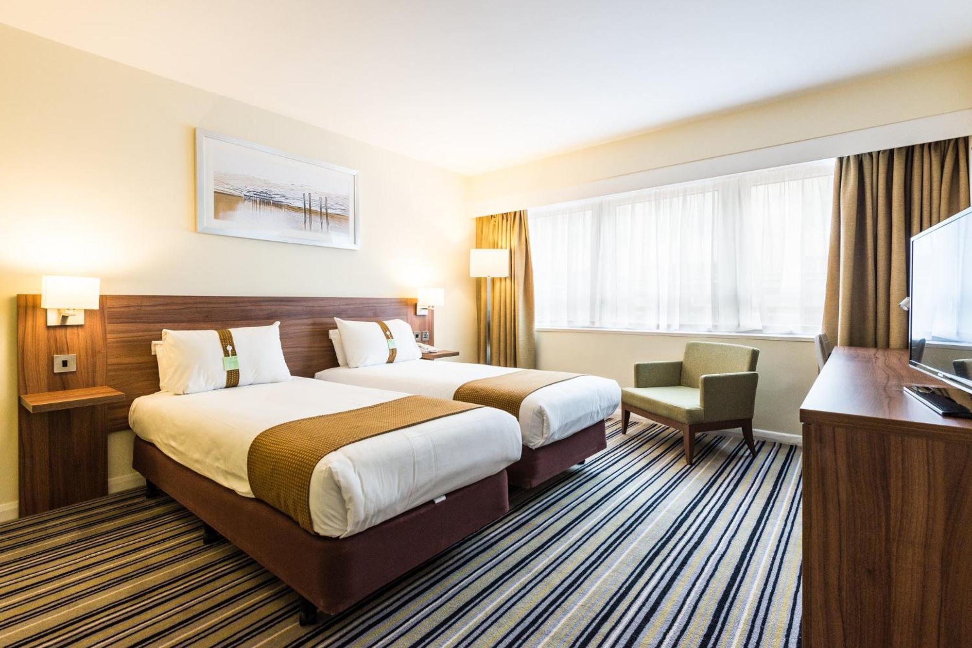 Holiday Inn Swindon By Ihg Bagian luar foto