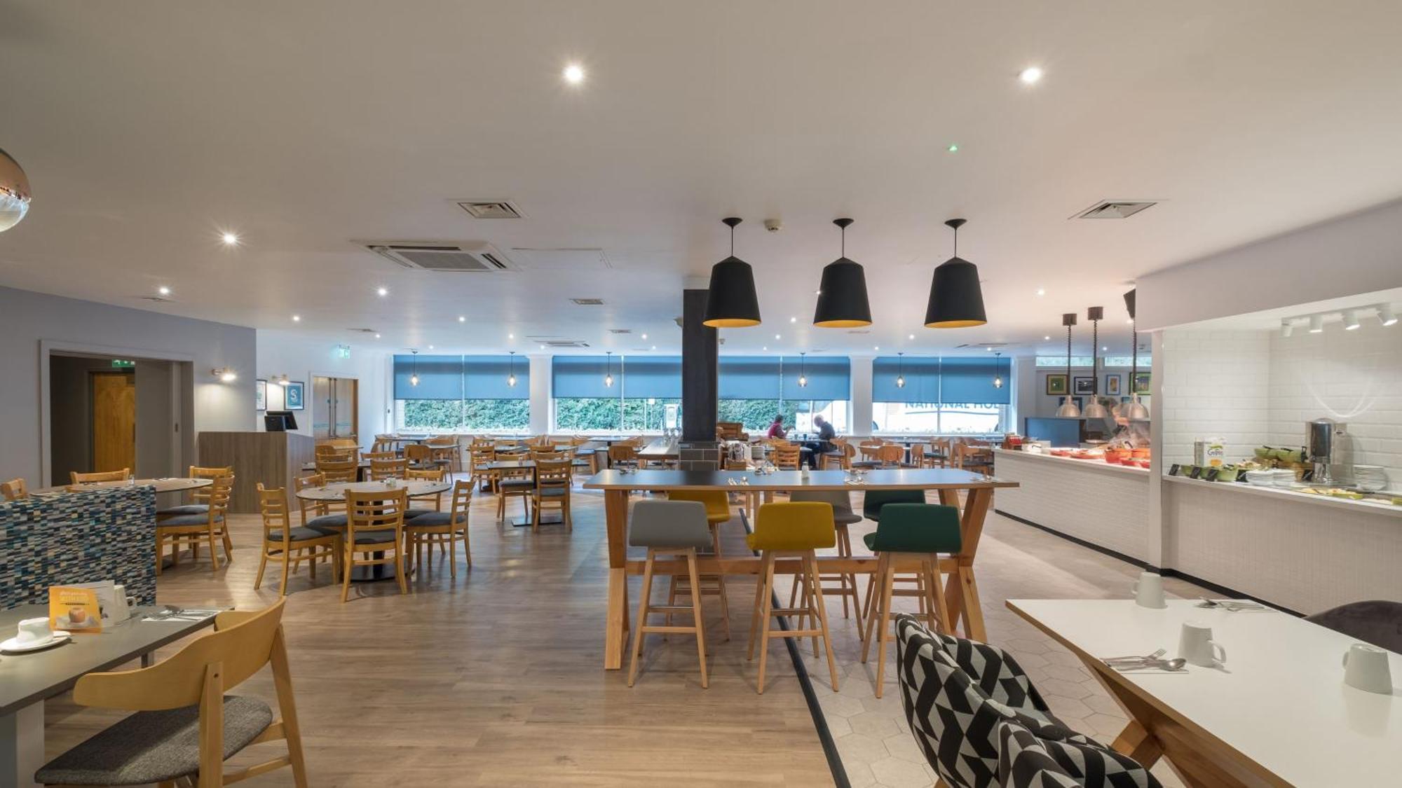 Holiday Inn Swindon By Ihg Bagian luar foto