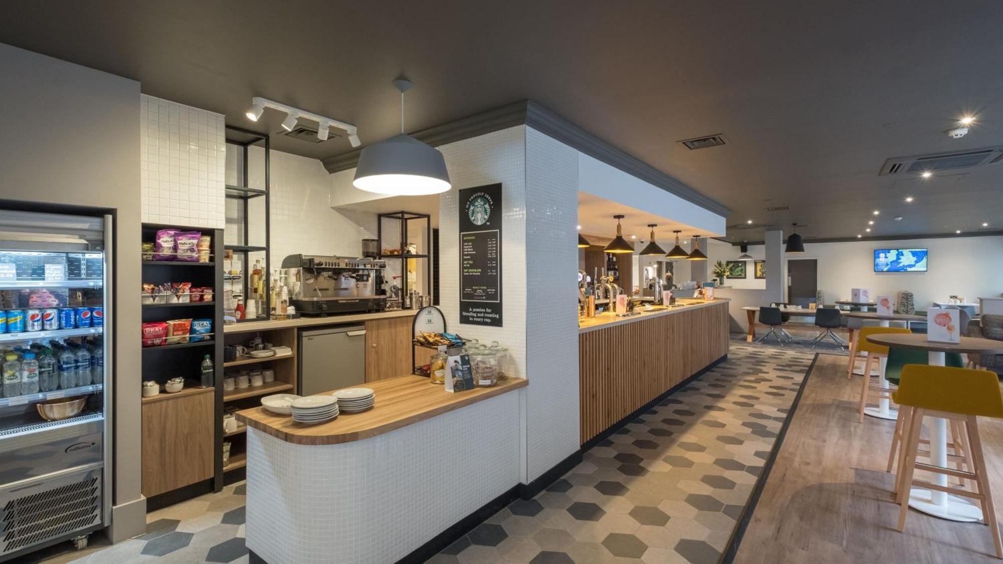 Holiday Inn Swindon By Ihg Bagian luar foto